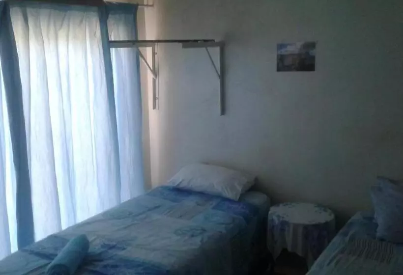 Aamiaismajoitus (B&B) Poplar Guest House