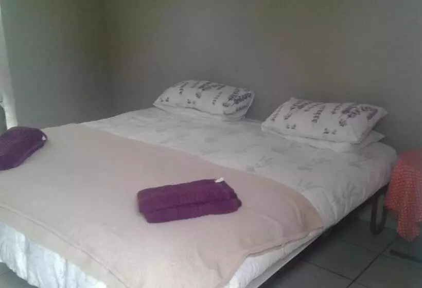 Aamiaismajoitus (B&B) Poplar Guest House