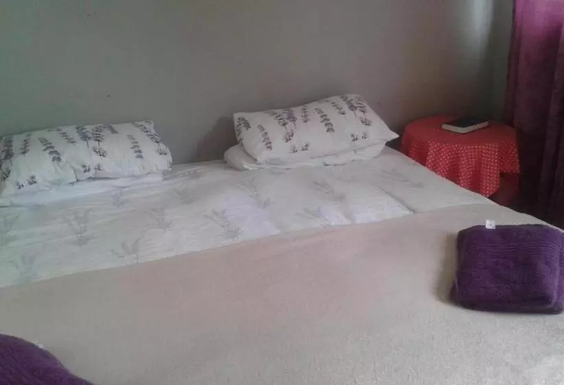 Aamiaismajoitus (B&B) Poplar Guest House