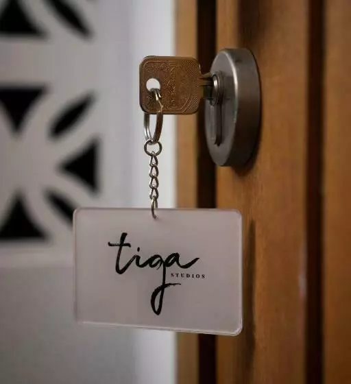 Aamiaismajoitus (B&B) Tiga Studios   Adults Only