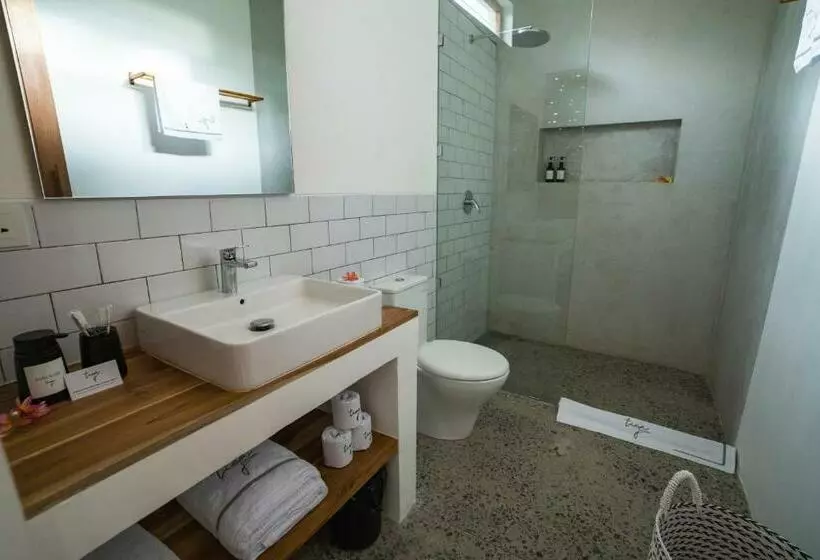 Aamiaismajoitus (B&B) Tiga Studios   Adults Only