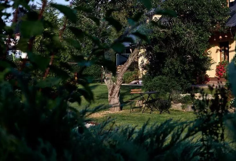 Majatalo Penzion Pod Stráni