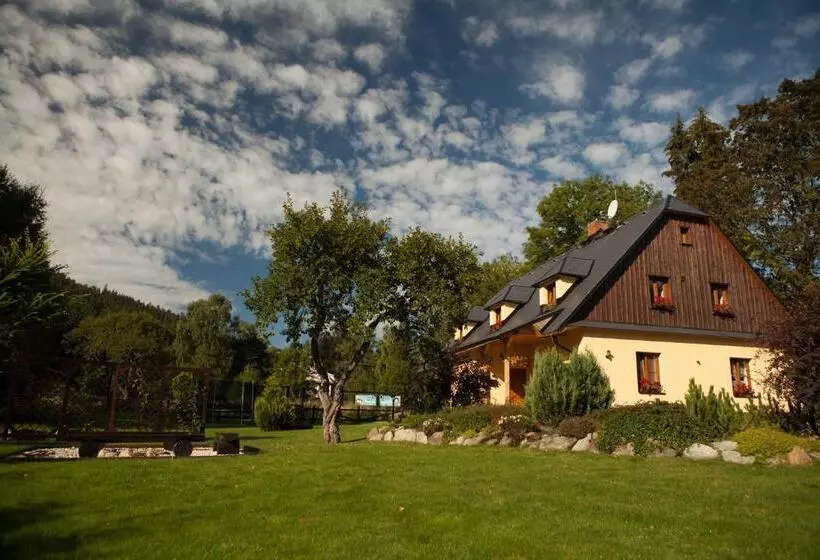 Majatalo Penzion Pod Stráni