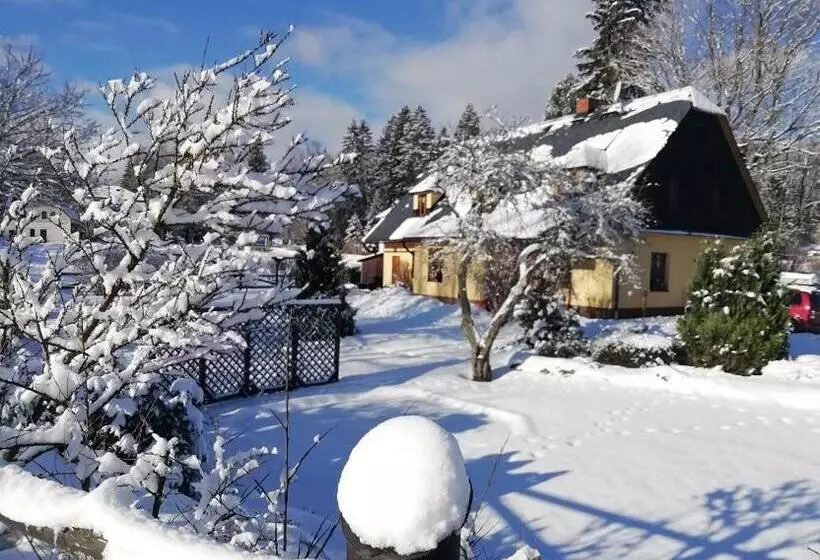 Majatalo Penzion Pod Stráni