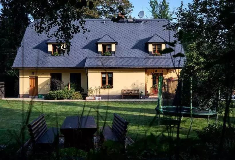 Majatalo Penzion Pod Stráni