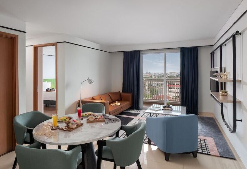 The Reiz Suites, Artotel Curated