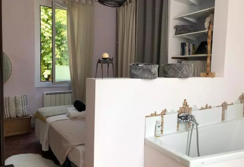 Aamiaismajoitus (B&B) La Galerie Du Port