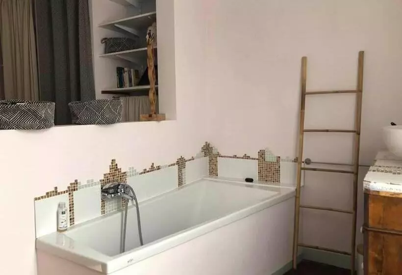 Aamiaismajoitus (B&B) La Galerie Du Port