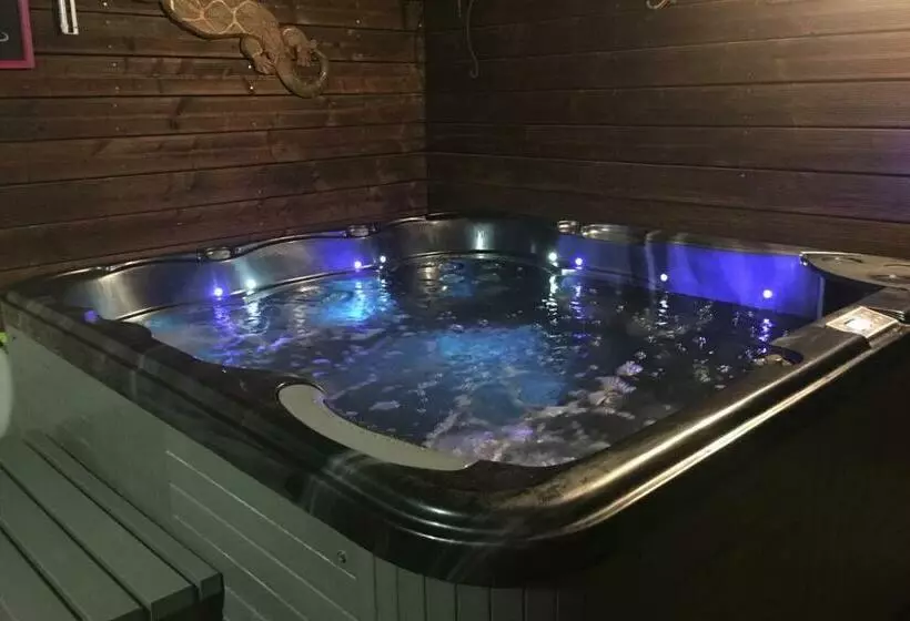 Aamiaismajoitus (B&B) Jacuzzi Privé Chambre Et Table D Hotes
