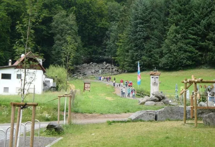Hotelli Gaestehaeuser Am Nibelungensteig