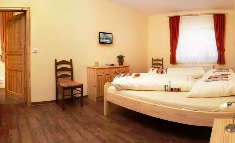 Hotelli Gaestehaeuser Am Nibelungensteig