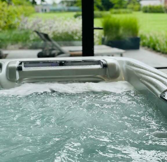 تختخواب و صبحانه Lit De Clémot