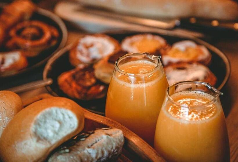 تختخواب و صبحانه Lit De Clémot