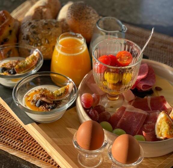 تختخواب و صبحانه Lit De Clémot