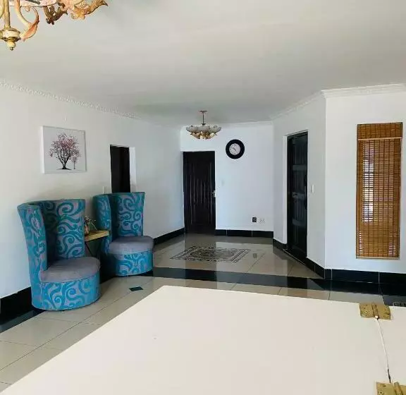 پانسیون Airport Doozy Guest House