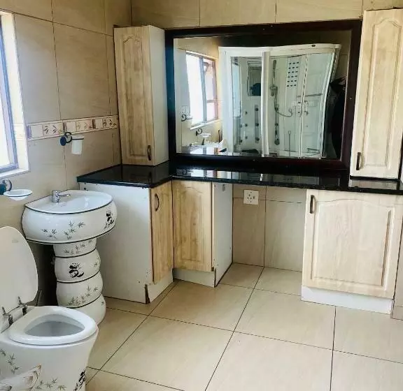 پانسیون Airport Doozy Guest House