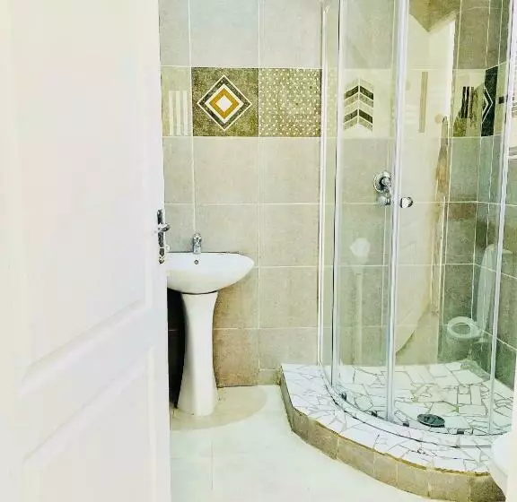 پانسیون Airport Doozy Guest House