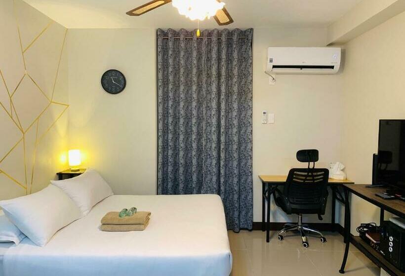 Quayside Condo Near Airport