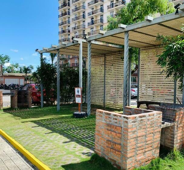 Quayside Condo Near Airport