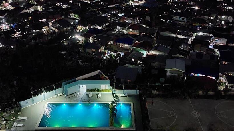 Quayside Condo Near Airport