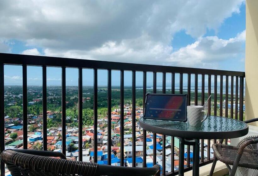 Quayside Condo Near Airport