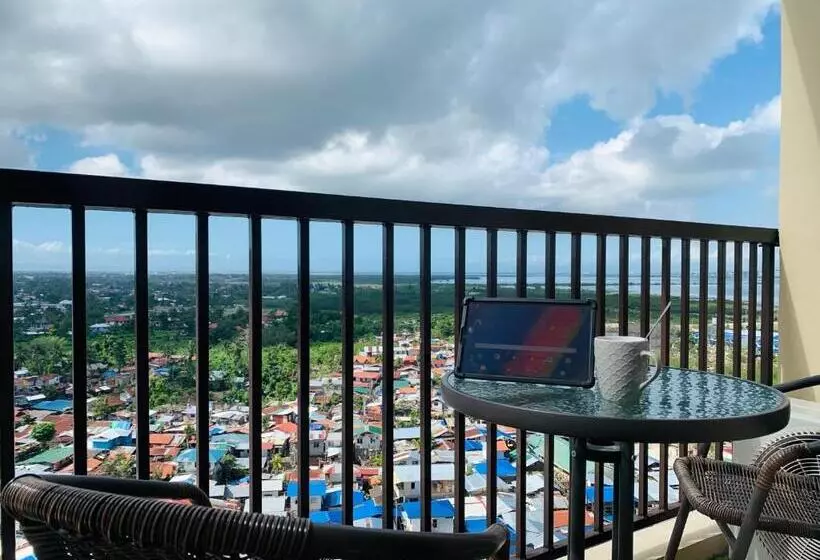 Quayside Condo Near Airport