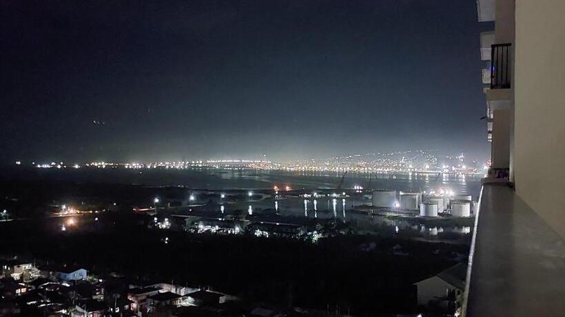 Quayside Condo Near Airport