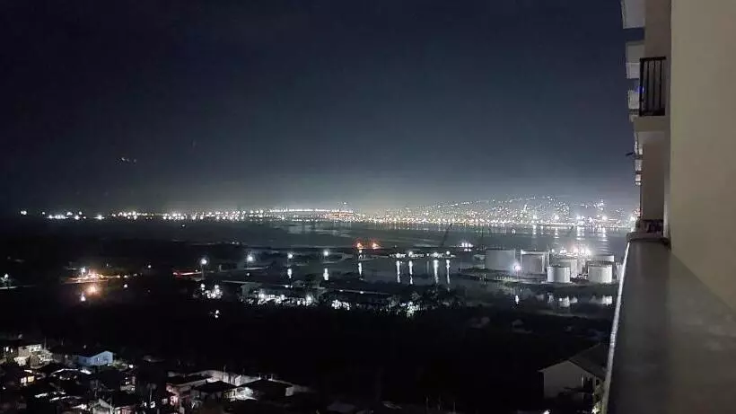 Quayside Condo Near Airport
