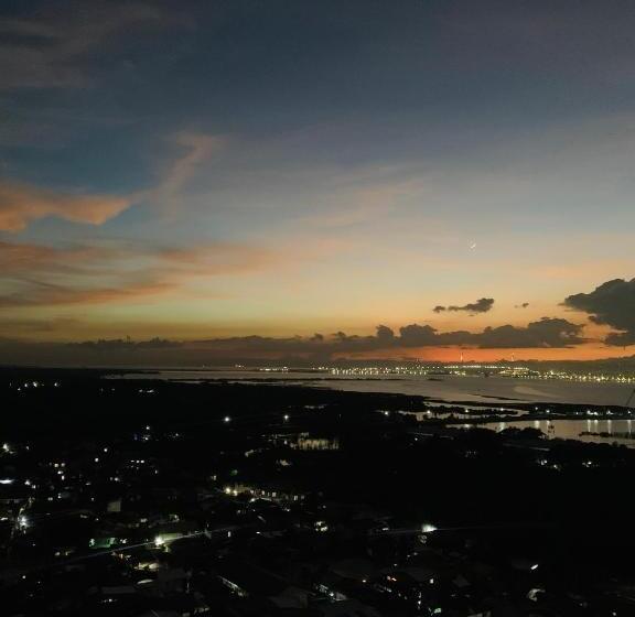 Quayside Condo Near Airport