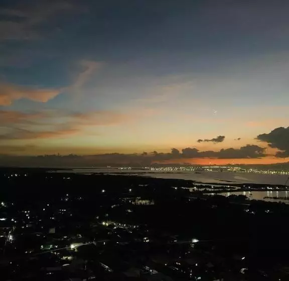 Quayside Condo Near Airport