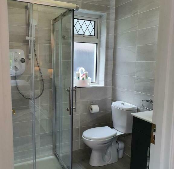 تختخواب و صبحانه Five Ferns House