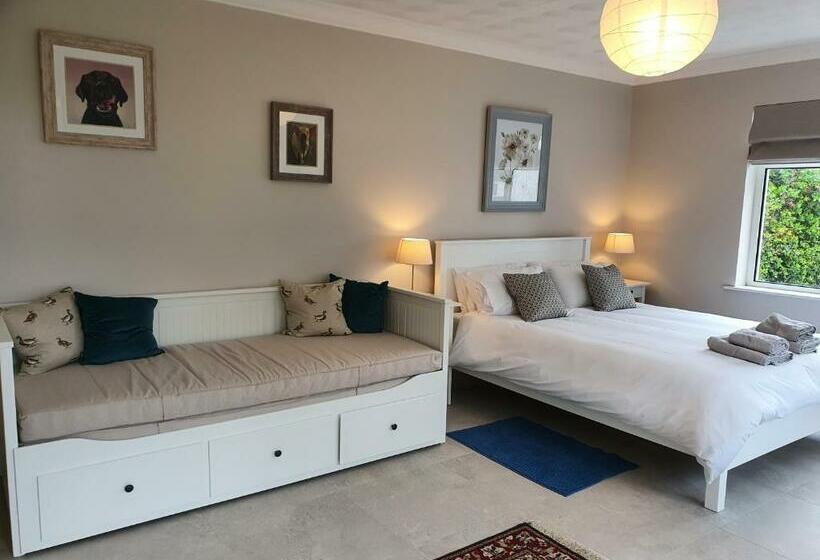 تختخواب و صبحانه Five Ferns House