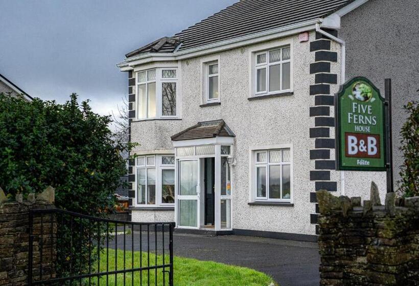 تختخواب و صبحانه Five Ferns House