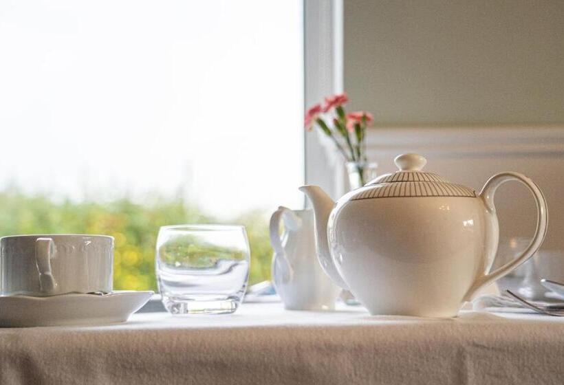 تختخواب و صبحانه Five Ferns House