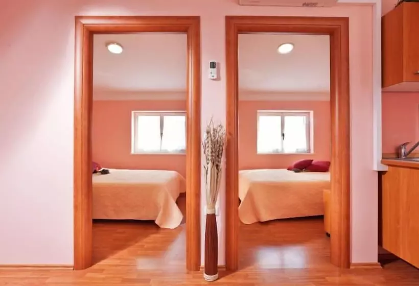 هاستل Stara šola   Oleander Resort