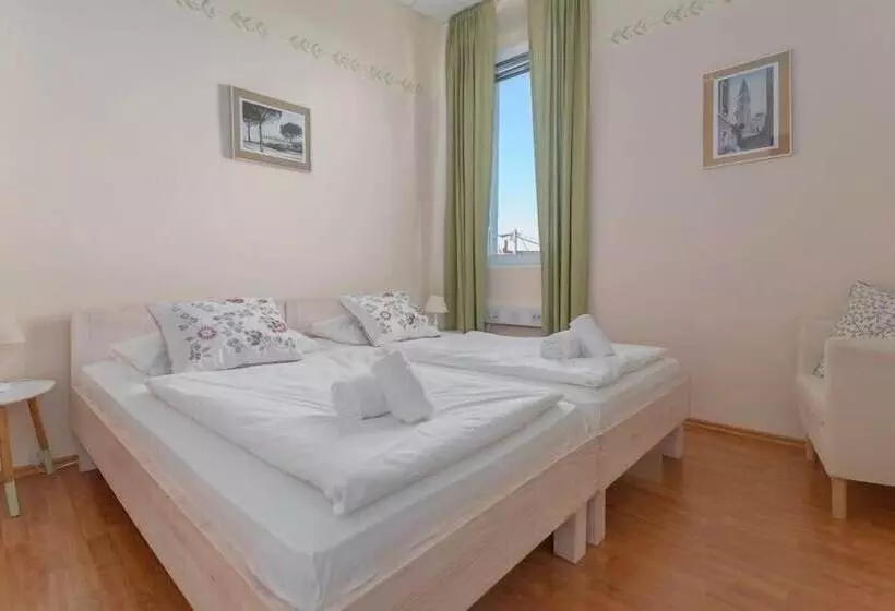 هاستل Stara šola   Oleander Resort