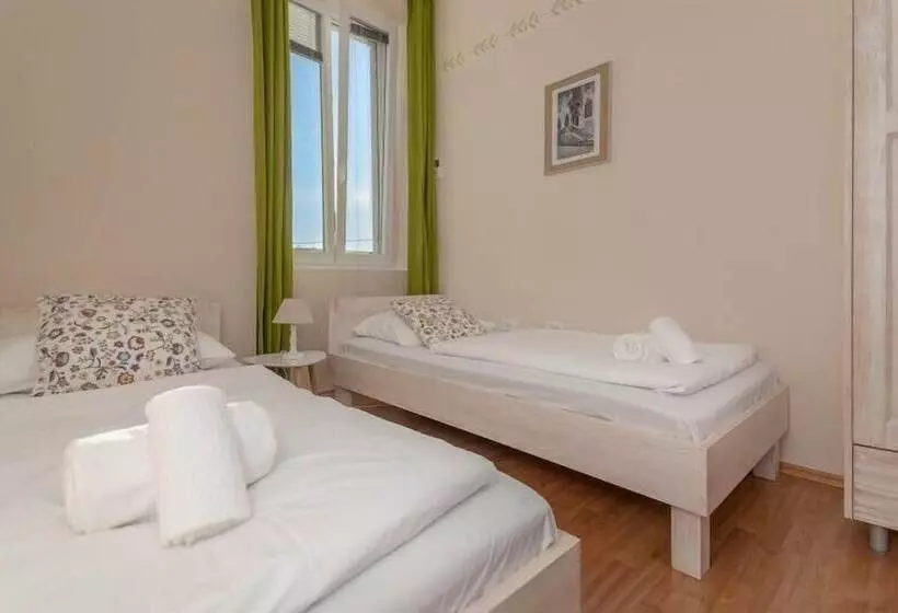 هاستل Stara šola   Oleander Resort