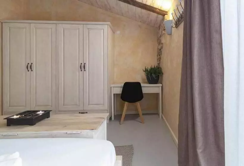 هاستل Stara šola   Oleander Resort