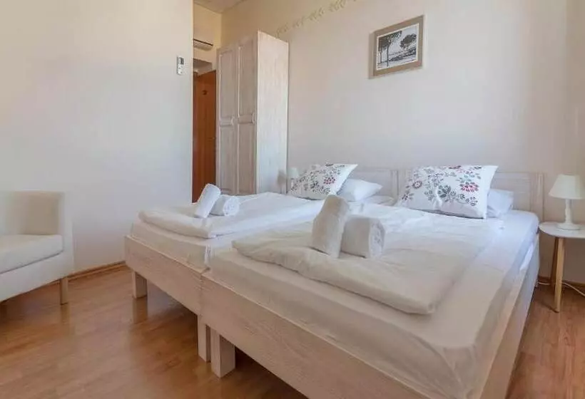 هاستل Stara šola   Oleander Resort