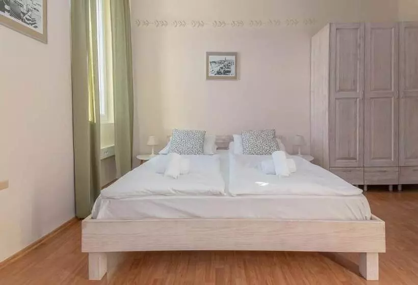 هاستل Stara šola   Oleander Resort