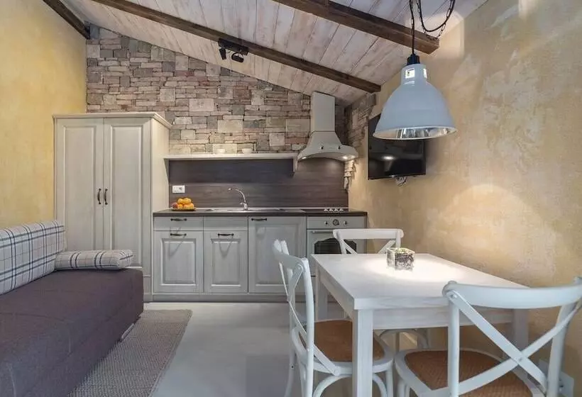 هاستل Stara šola   Oleander Resort