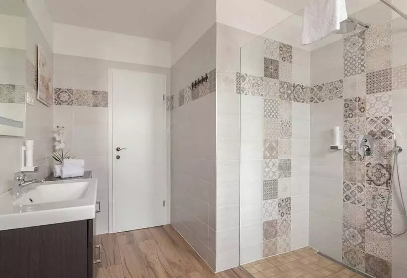 هاستل Stara šola   Oleander Resort