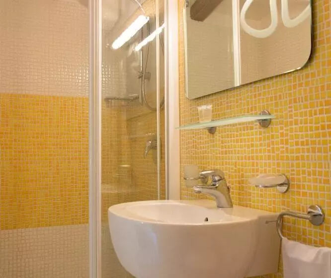 تختخواب و صبحانه Minihotel Iris