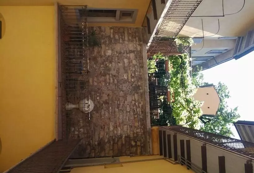 Casa Mario Lupo Apartments And Rooms