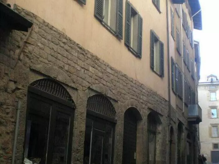 Casa Mario Lupo Apartments And Rooms