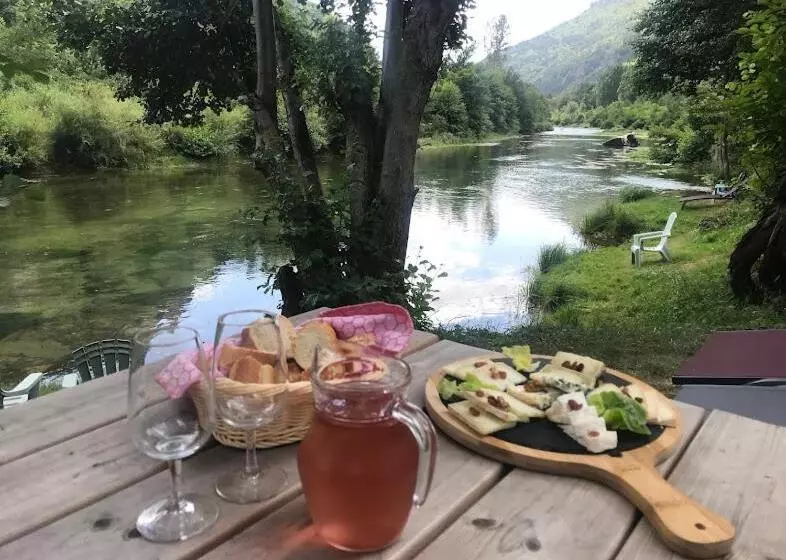 Aamiaismajoitus (B&B) Moulin De Parayre