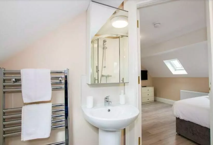 تختخواب و صبحانه Quay 8