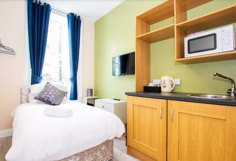 تختخواب و صبحانه Quay 8