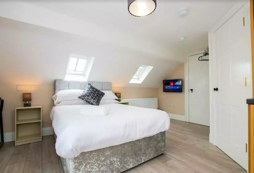 تختخواب و صبحانه Quay 8