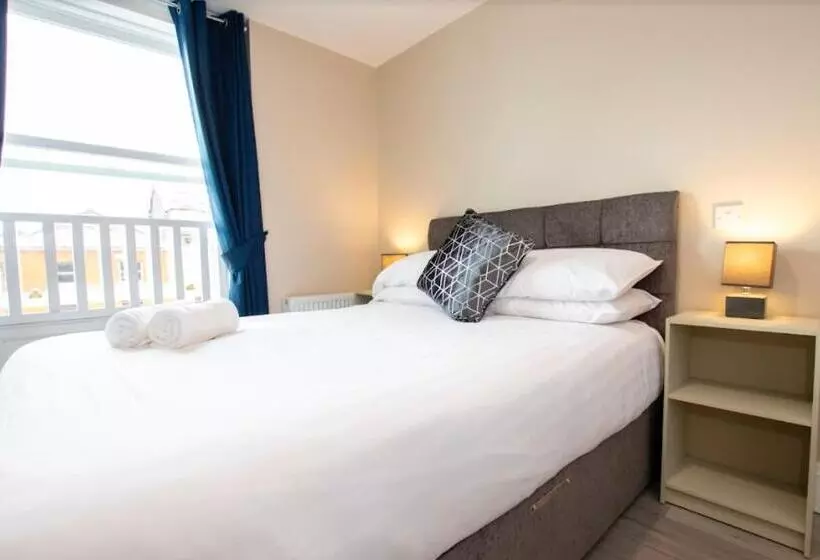 تختخواب و صبحانه Quay 8